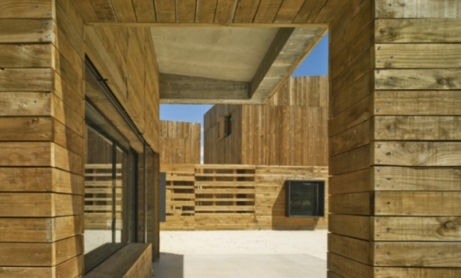 Blancafort-Reus Arquitectura_ Hiša za tri sestre, Bullas