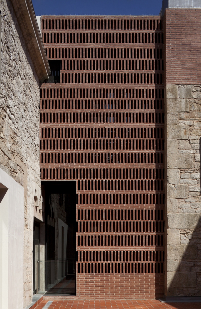 Meritxell Inaraja_ Revitalization of an old mint into cultural center, Barcelona