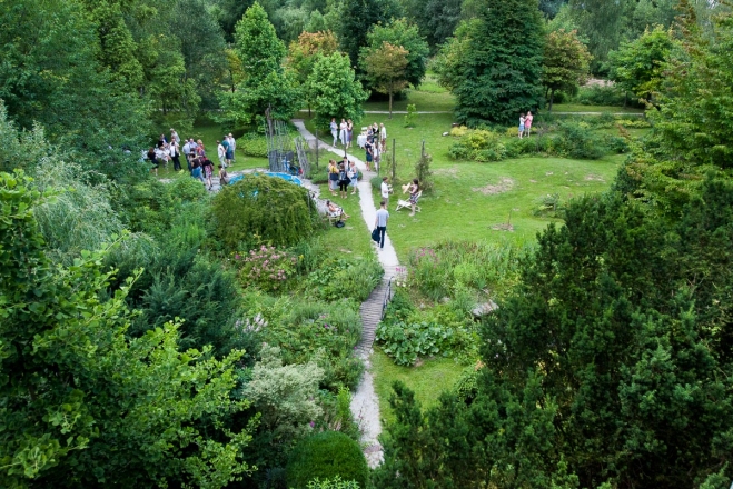 Obisk vrtov Jute Krulc v Žireh, 3. julij 2015. Foto: Blaž Jamšek