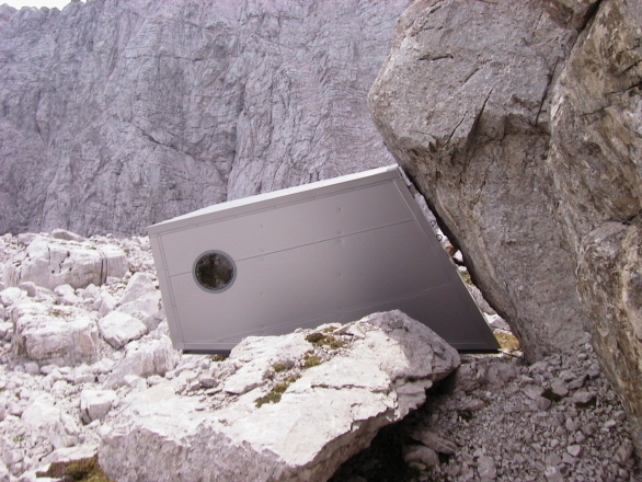 Bivouac at Kotovo sedlo, 2005, architect Miha Kajzelj, photo Miha Kajzelj