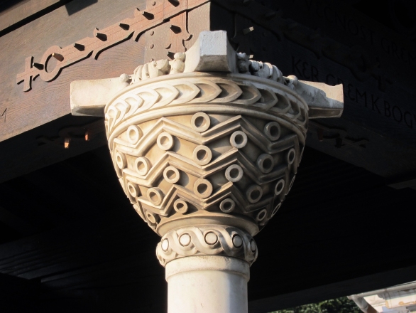 Column from the Šušteršič thomb on Žale, 1925 (photo A. H.)