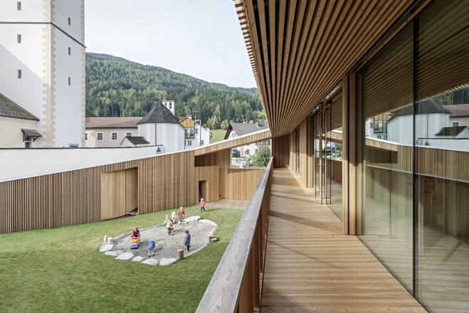 priznanje Piranesi 2017: Vrtec Niederolang, Olang, Italija, 2016, arhitekti Feld72, foto Hertha Hurnaus