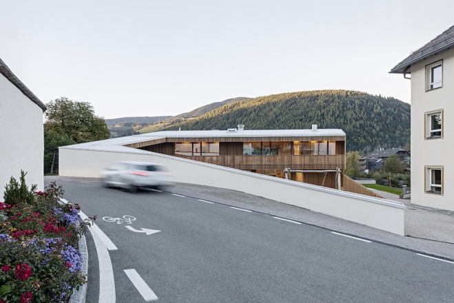 2017 Piranesi Honorable Mention: Kindergarten Niederolang, Olang, Italy, 2016, Feld72 Architekten, photo Hertha Hurnaus