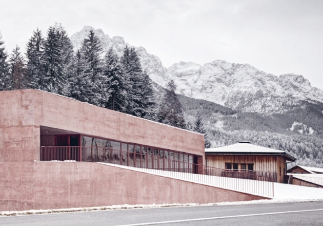CASERMA DEI VIGILI DEL FUOCO, VIERSCHACH, 2016, Pedevilla Architects, foto Gustav Willeit