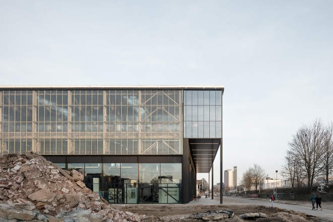 LocHal Public Library in Tilburg _ Civic Architects; Braaksma & Roos architectenbureau; Inside Outside / Petra Blaisse, foto: Stijn Bollaert