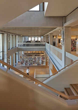 Mestna hiša – Univerza Kingston, London, 2019, Grafton Architects, foto: Dennis Gilbert