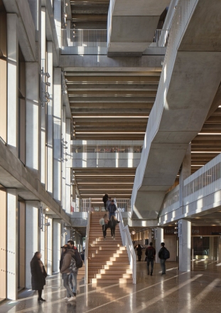 Mestna hiša – Univerza Kingston, London, 2019, Grafton Architects, foto: Dennis Gilbert