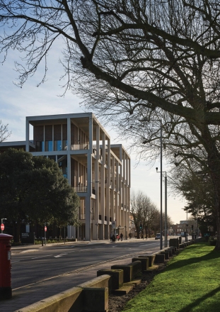Mestna hiša – Univerza Kingston, London, 2019, Grafton Architects, foto: Dennis Gilbert