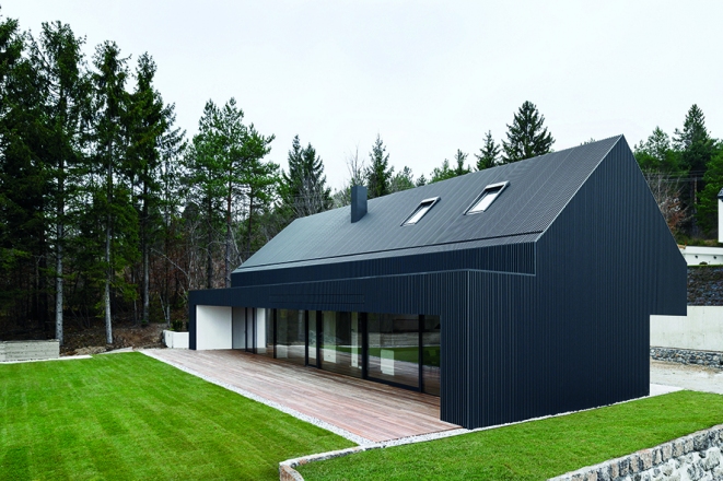 House A037 above the valley, surroundings of Cerkniško jezero, 2021; Arhitektura, photo: Miran Kambič