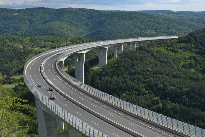 Viadukt Črni Kal, Črni Kal, 2004, Marjan Pipenbaher, Ponting; Janez Koželj, foto: Miran Kambič