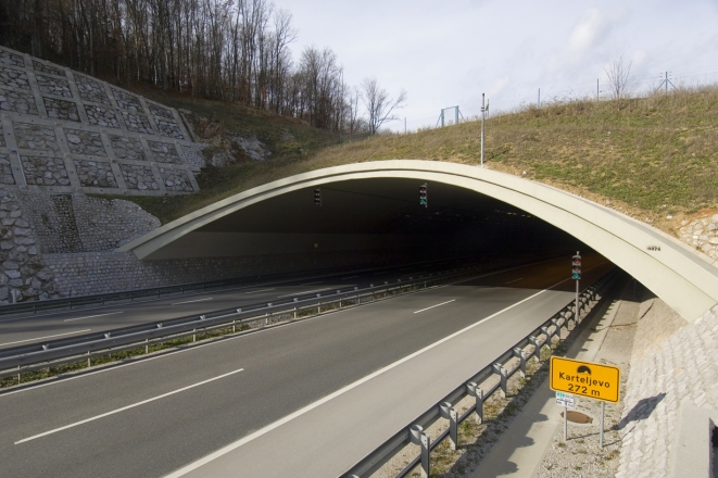 Pokriti vkop Karteljevo na dolenjski avtocesti, 2007, Iztok Turk, Promico, foto: Ana Če