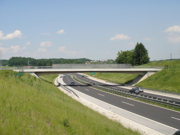 Nadvoz Lešnica na dolenjski avtocesti, 2009, Iztok Turk, Promico, foto: Ana Če