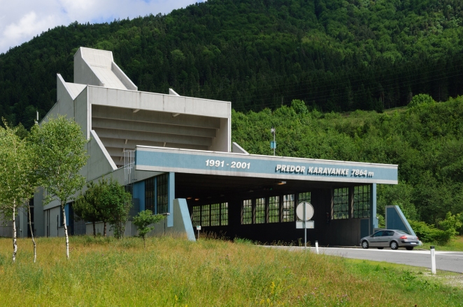 Portalni objekt predora Karavanke, Hrušica, Jesenice, 1991, Savin Sever s sodelavci, Katarina Bebler, Slovenija projekt, foto: Miran Kambič