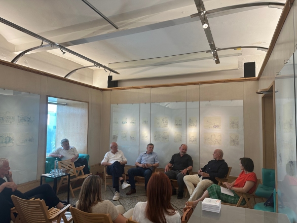 from left to right: architects Janez Koželj and Peter Gabrijelčič, structural engineer Viktor Markelj, architect Damjan Bradač, structural engineer Marjan Pipenbaher, moderator Kristina Dešman